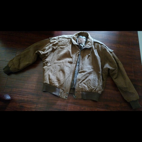 Vintage Cayenne 💯 leather jacket - Picture 2 of 5